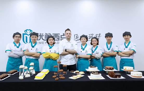 学做甜点一般要多少钱?