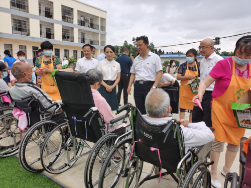 镇宁县政府办公室第一党支部举办庆祝建党99周年“主题党日”活动