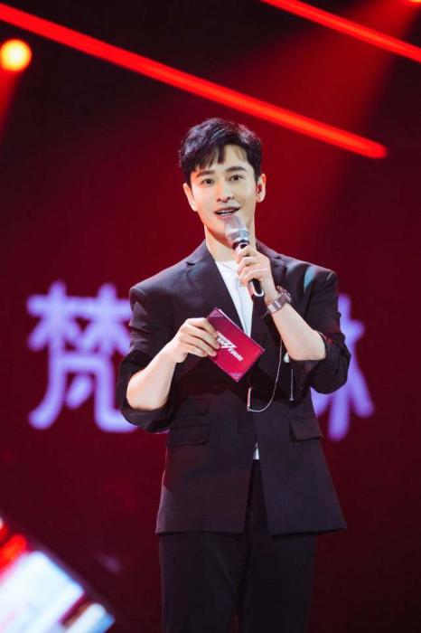 黄晓明
“姐姐”迎来第三次公演 黄晓明找宁静“要作业”