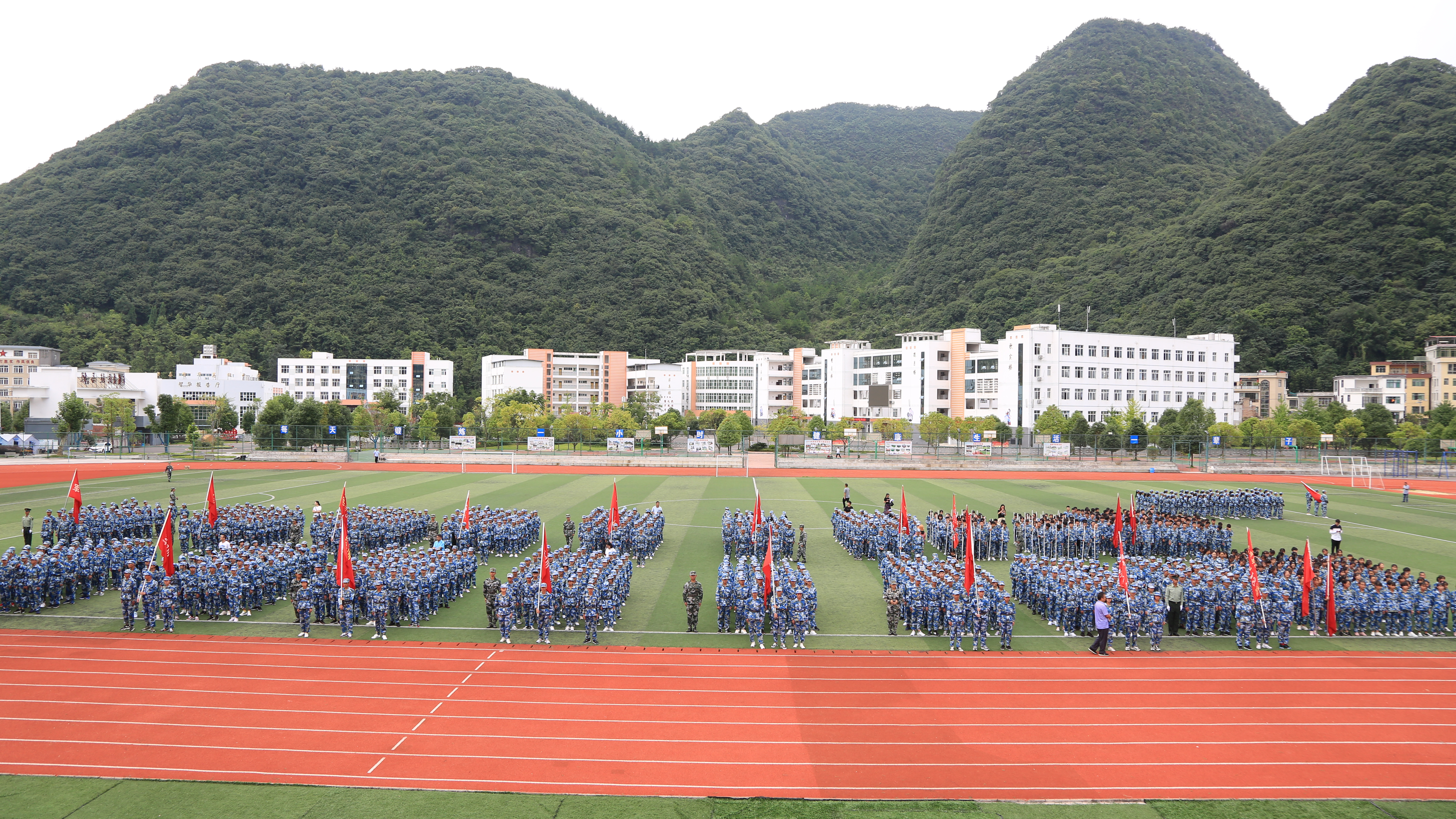 长顺:军训铿锵少年郎 是青春的模样