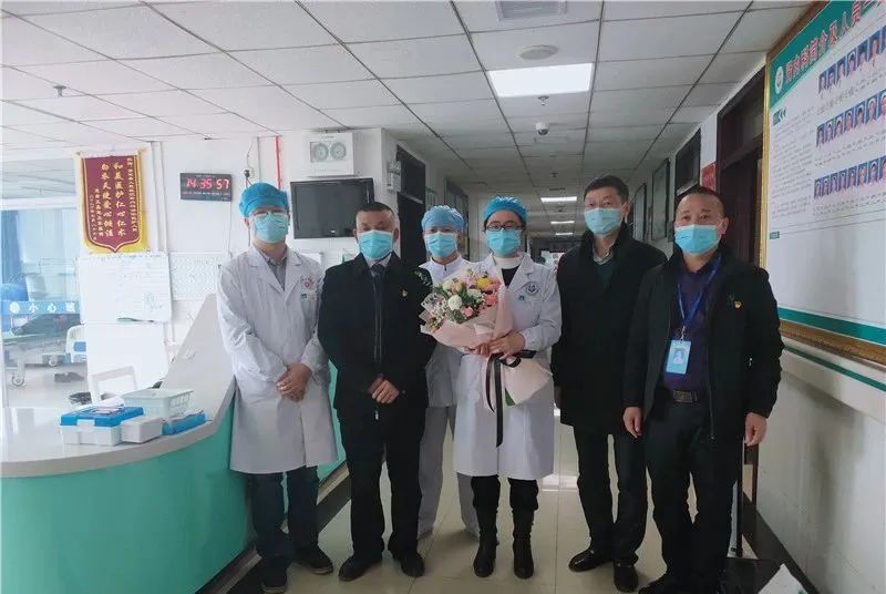 安顺市卫健局慰问青岛支医专家