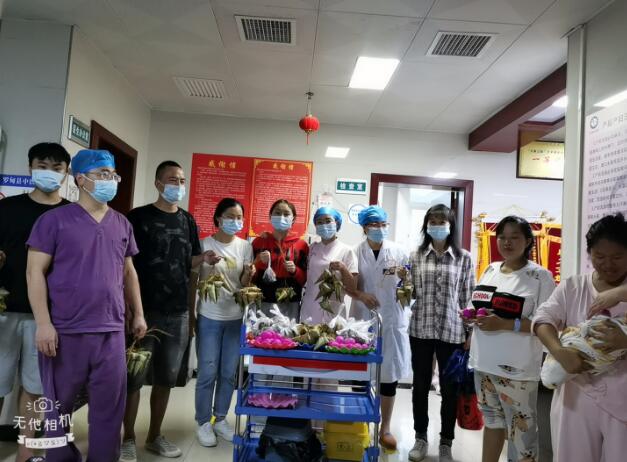 2.jpg 罗甸县中医医院:医患情浓粽飘香