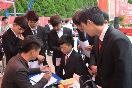 ��ǰ��У��Ϊ��ý�ҳ���ѡ���������»�ʵ�ؿ��죿