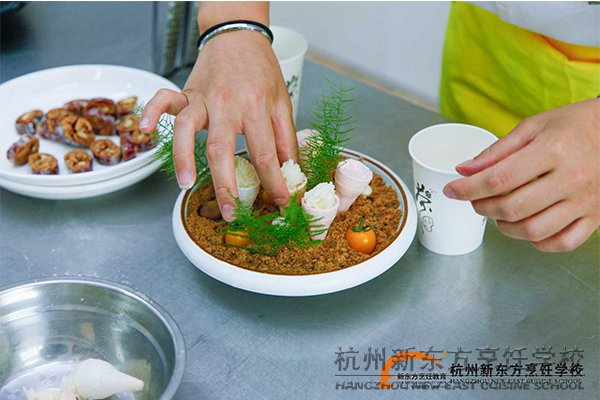 �����ᣬ�������¶������ѧУ�������벻�ڶ���