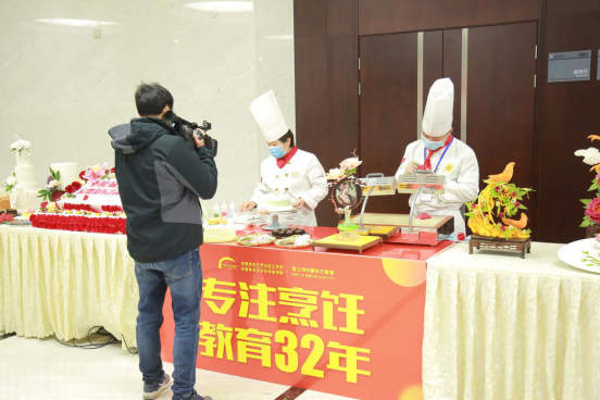 �Ⱦ�ҵ ��Ӣ�š�������Ƶ����ů��������Ƹ�ж����߽��й���������