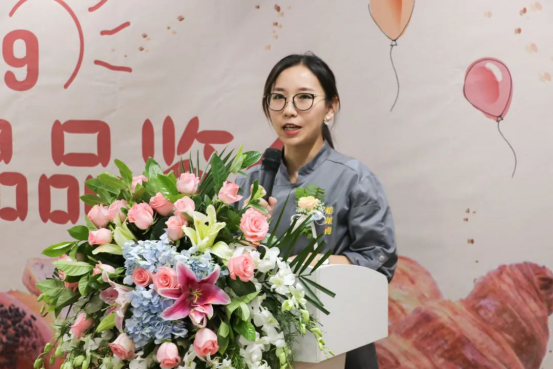 ����У��������ʢ�᡿���������׽쳬��У԰�����ջ����ǳ���