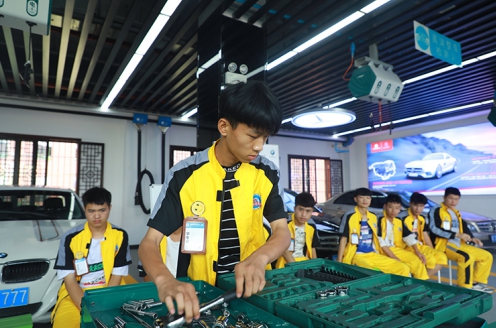 ѧ������������ͨ��ǰ;��������ǿ