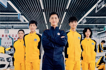 ������ͨ���߿����ڣ�ʱ�����ȴ������ڶ�����ѧ������