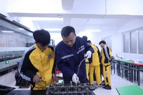 ������ͨ���߿����ڣ�ʱ�����ȴ������ڶ�����ѧ������