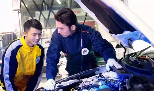 ����רҵ�Ǹ�ѧУ�ĺã�ԭ��ѧУ��ѧУ֮��Ĳ�ྐྵȻ��ô����