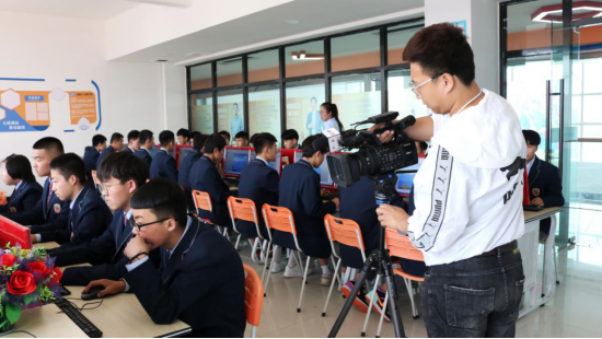 �����ٴ��߽��»��������Ƽ���Ϊְҵ������������ע��ҵ��չ��