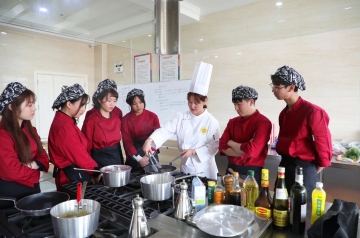 �����������ض���ѧϰ�ɼ�����û��ϵ��ѡ�Է��������г�Ϣ��