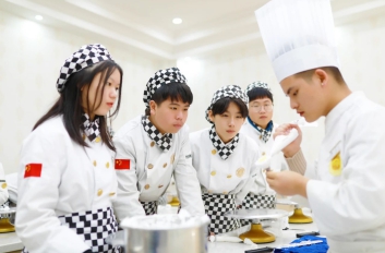 �����������ض���ѧϰ�ɼ�����û��ϵ��ѡ�Է��������г�Ϣ��