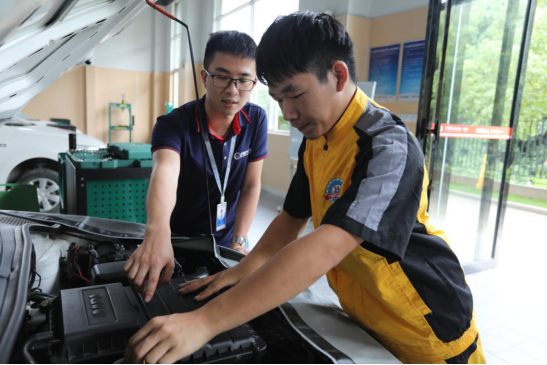 ������ͨ����У����ѡ��Ͷ�ְҵѧУ����Щ�ô���