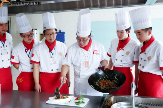 ɽ���¶�������������ѧ��ʦ��ѡ��һ����ѧУ�ǹؼ�