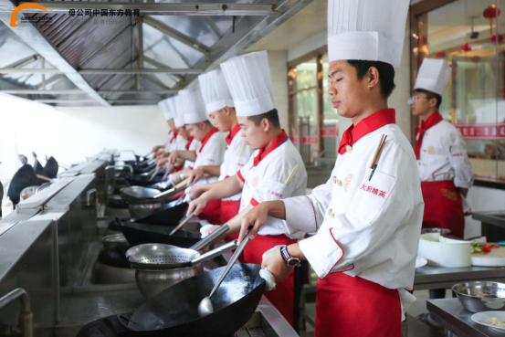 ɽ���¶�������������ѧ��ʦ��ѡ��һ����ѧУ�ǹؼ�