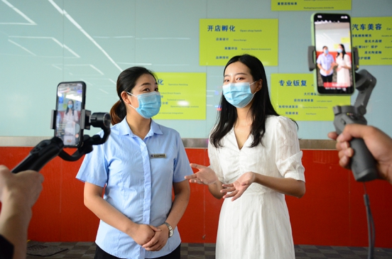 �ٶȡ�У԰����٣�����̽У԰���߽�֣�ݱ�������ѧУ��