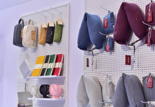 ���Ͼ��ø��գ��ɶ���Ʒչ8��������������