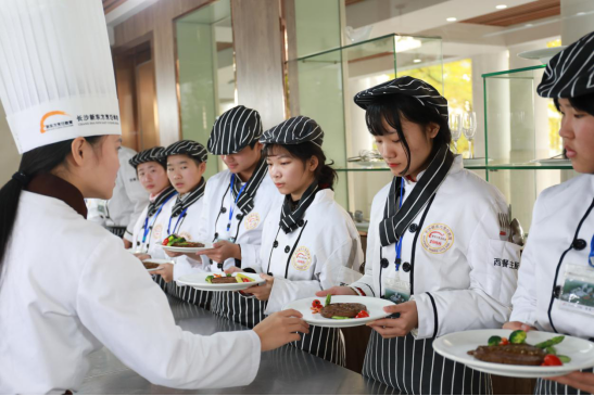 ��ɳ�¶����������п��׵�����ʦ��ѵѧУ��