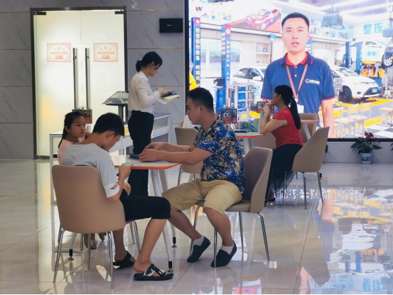 ��У�߷������� ������ͨӭ�����ȱ���