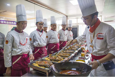 ѡ�����ѧУ��������أ������پ���Ҳ���ü���