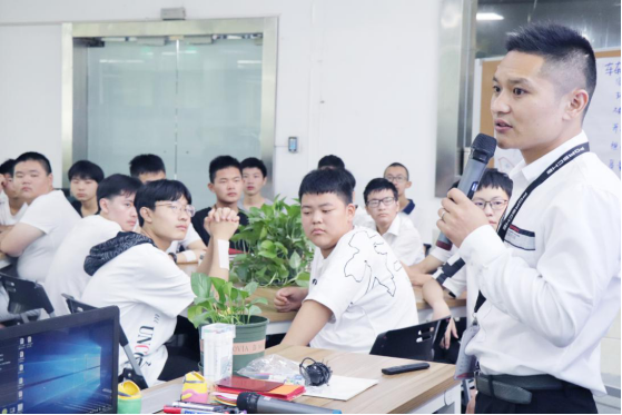 ����������ҵحѧ�߶����ޣ��Ϻ���������ѧУ���ĸ�����רҵ��ã�