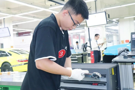 ����������ҵحѧ�߶����ޣ��Ϻ���������ѧУ���ĸ�����רҵ��ã�