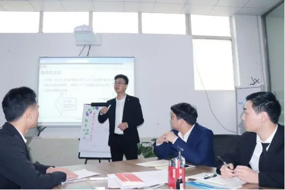 ����������ҵحѧ�߶����ޣ��Ϻ���������ѧУ���ĸ�����רҵ��ã�