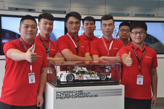 ����������ҵحѧ�߶����ޣ��Ϻ���������ѧУ���ĸ�����רҵ��ã�