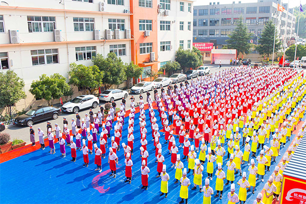 ��У�����ף��ں����¶���ѧ��⿶Ա�����ѧУѧ��⿵�ʮ����ɫ��