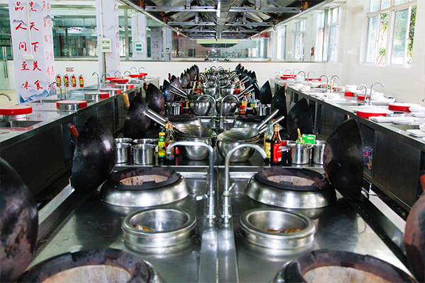 ��У�����ף��ں����¶���ѧ��⿶Ա�����ѧУѧ��⿵�ʮ����ɫ��