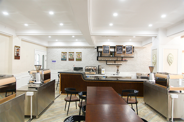 ��У�����ף��ں����¶���ѧ��⿶Ա�����ѧУѧ��⿵�ʮ����ɫ��