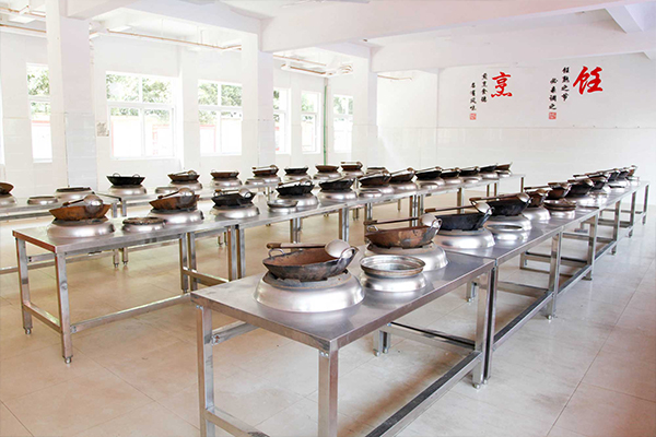 ��У�����ף��ں����¶���ѧ��⿶Ա�����ѧУѧ��⿵�ʮ����ɫ��