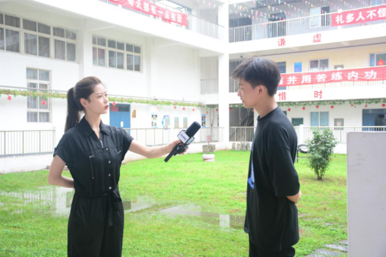 ��ý��۽������ϵ���̨Ӯ��ְ����Ŀ��Ľ����֣�ݱ���ѧУ¼�ƽ�Ŀ��